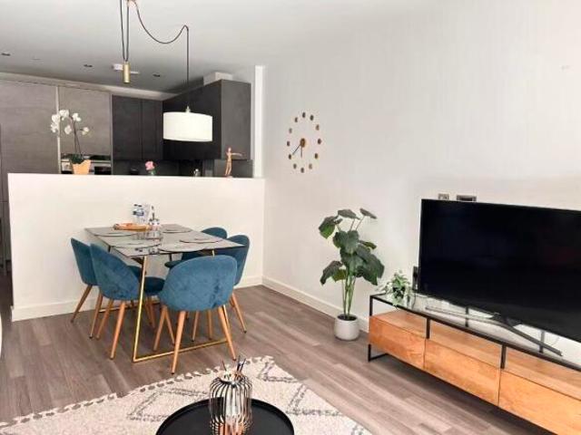 Flat for rent in Cat Hill