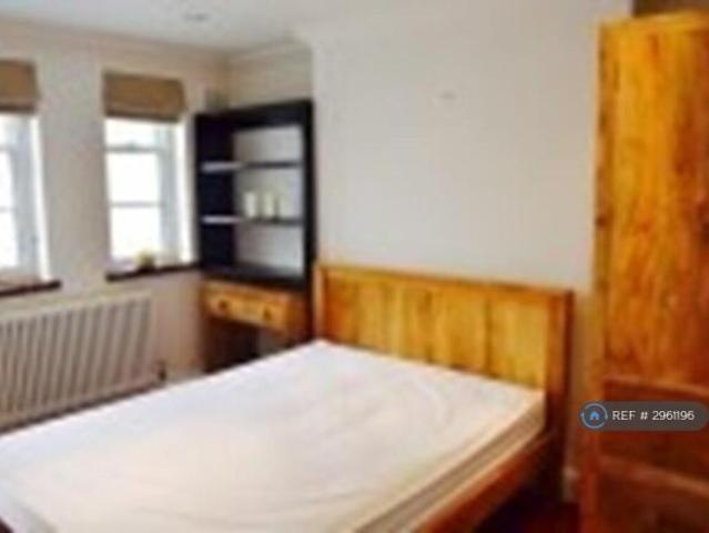 Flat for rent in Cat Hill