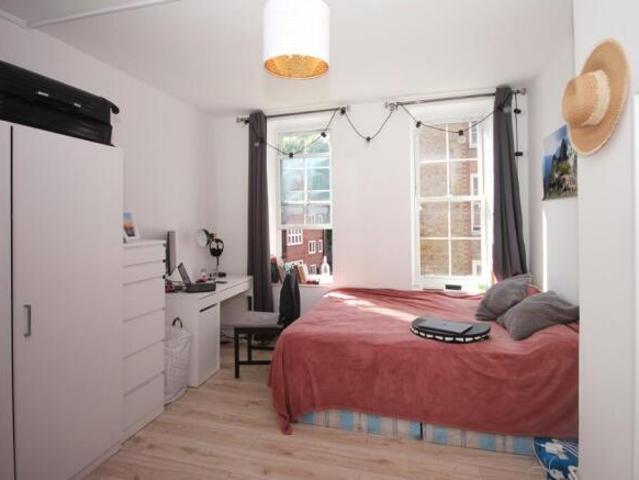 Flat for rent in Cat Hill