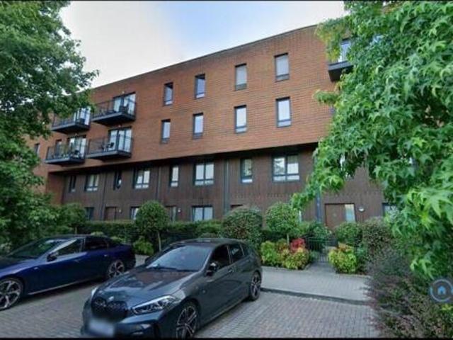 Flat for rent in Cat Hill, England