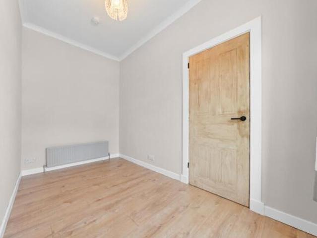 Flat for rent in Hillington, Scotland