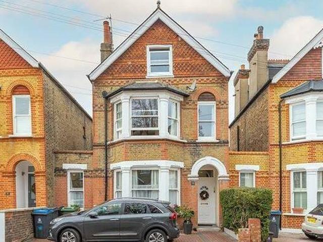 House for rent in Surrey