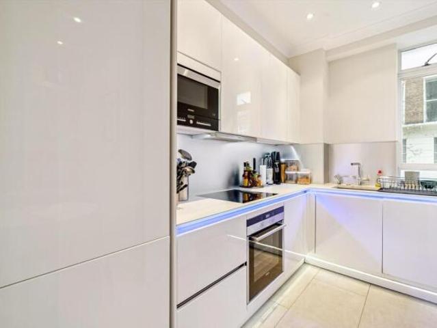 Flat for rent in Cat Hill, England