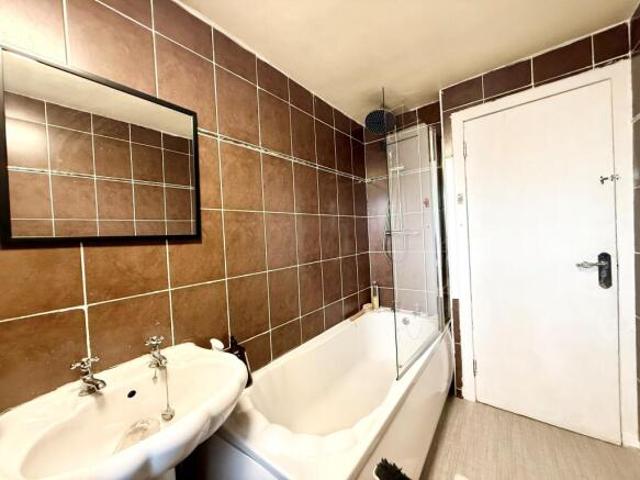 Flat for rent in Drumoyne, Scotland