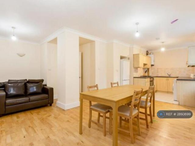 Flat for rent in Cat Hill