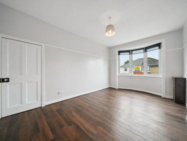Flat for rent in Cardonald, Scotland