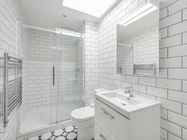 Flat for rent in Cat Hill