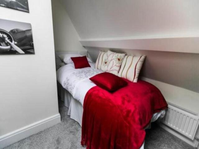 Flat for rent in Roath, Wales