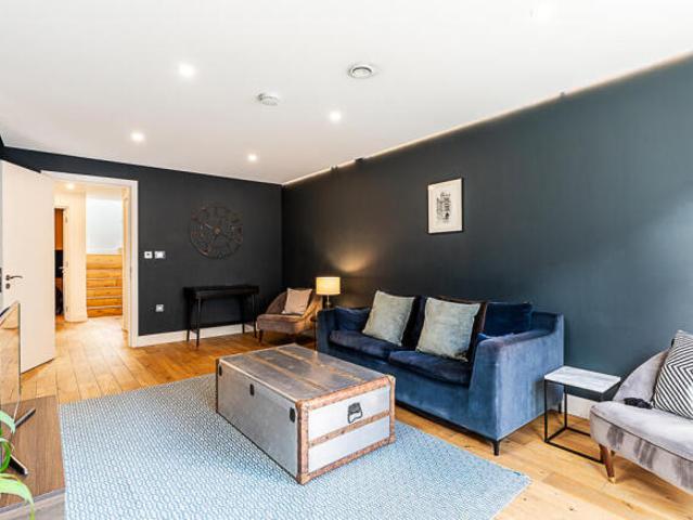 Property for rent in Cat Hill, England