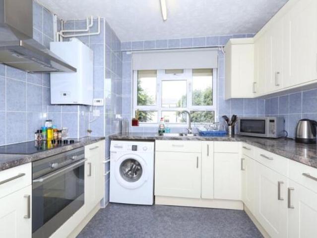 Flat for rent in Calderstones