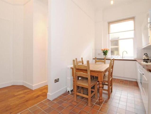 Flat for rent in Cat Hill, England