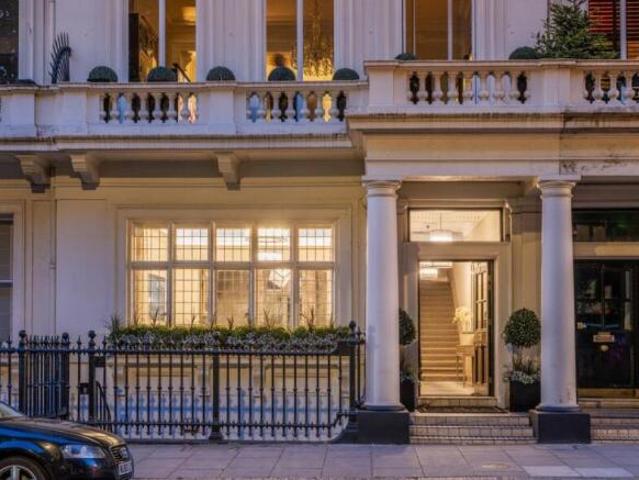 Flat for rent in South Kensington, Greater London