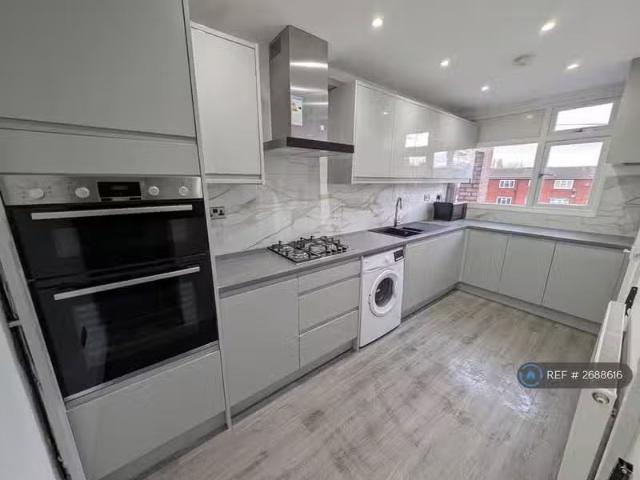 House for rent in Hall End, West Bromwich
