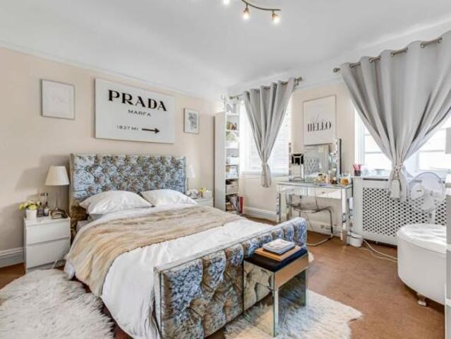 Flat for rent in Cat Hill, England