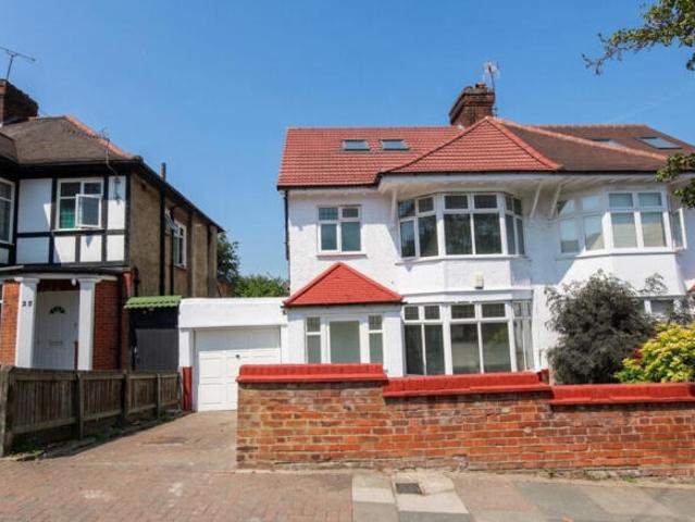Flat for rent in Harlesden, Greater London