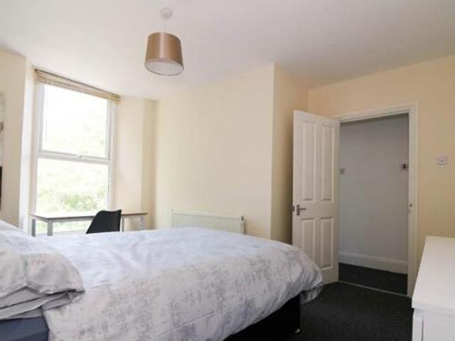 House for rent in Follaton, Strode