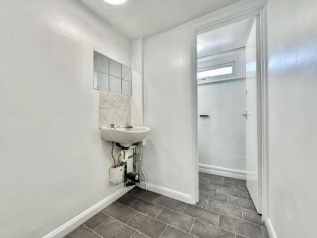 Flat for rent in Chilworth Old Village, Test Valley