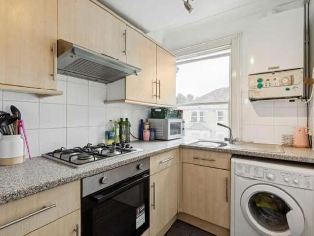 Flat for rent in Stockwell Park, Greater London