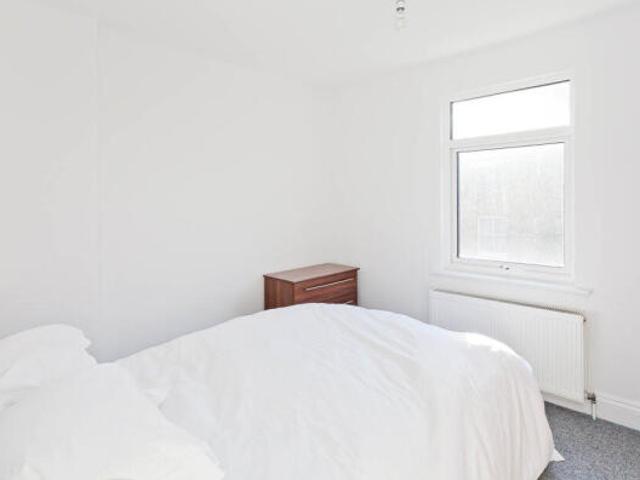Flat for rent in Cat Hill, England