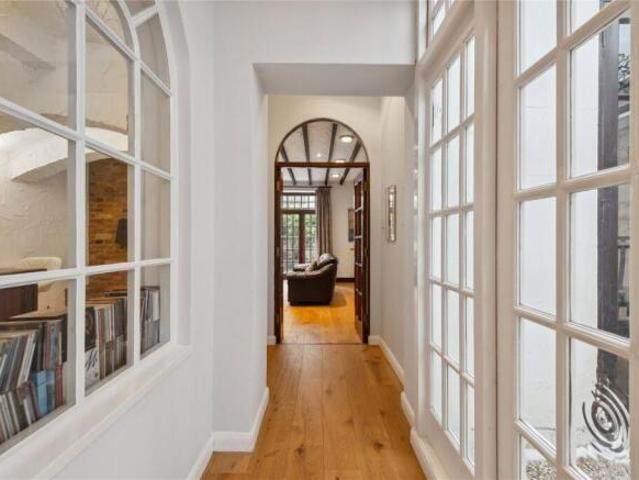 Flat for rent in Cat Hill