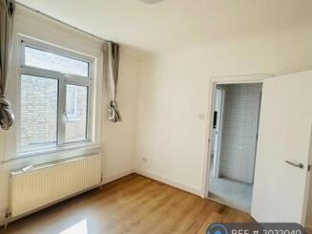 Flat for rent in Cat Hill