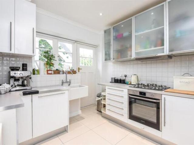 Flat for rent in Roehampton, Greater London