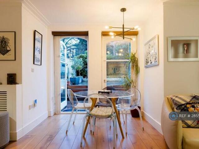 Flat for rent in Cat Hill
