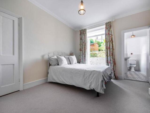 Flat for rent in Cat Hill