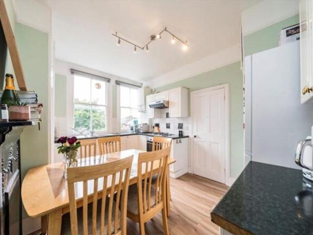 Flat for rent in Tooting Graveney, Greater London