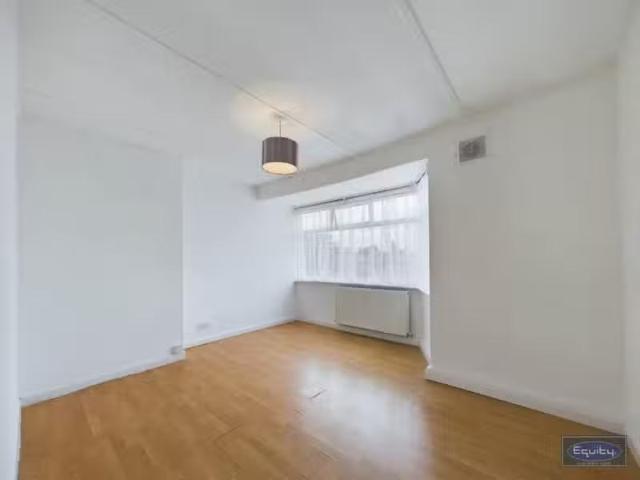 House for rent in Blackfen, Greater London