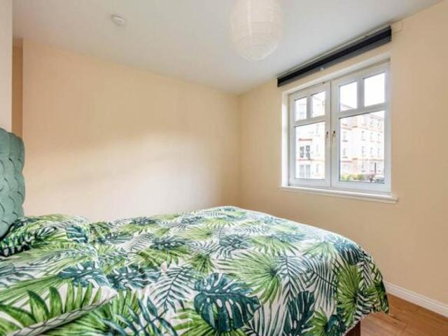 Flat for rent in Shandon, Merchiston