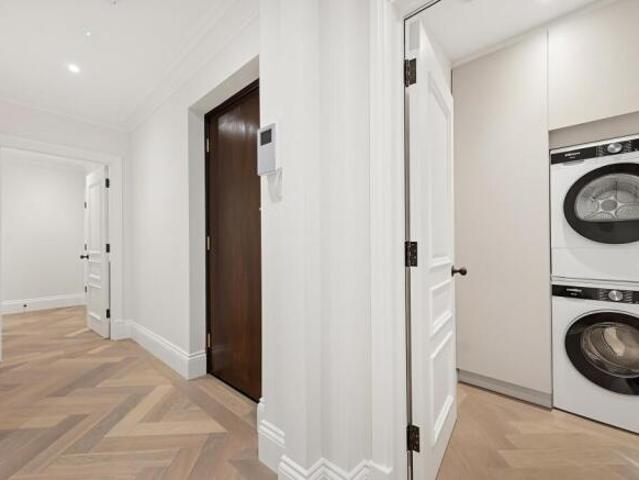 Flat for rent in Cat Hill, England