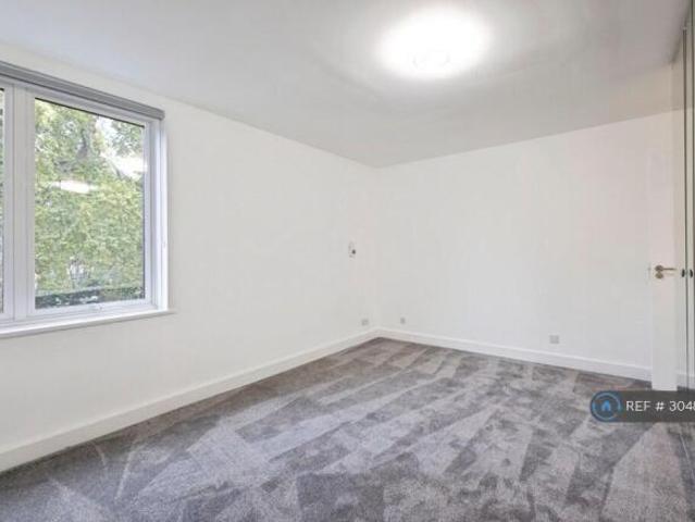 Flat for rent in Cat Hill, England