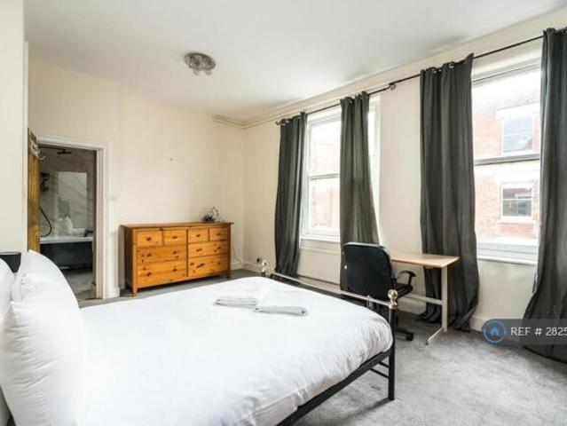 Flat for rent in Stamford Hill, Greater London