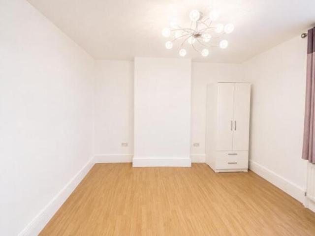 Flat for rent in Cat Hill