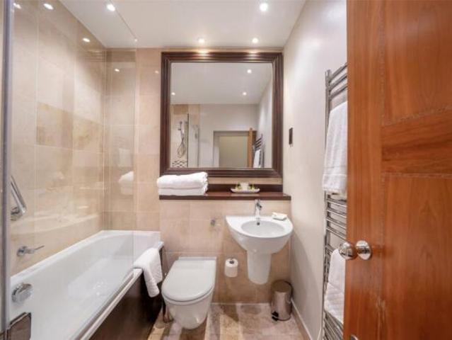 Flat for rent in Cat Hill