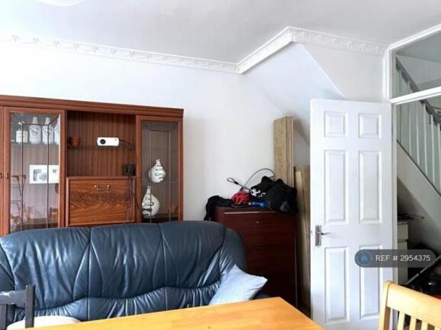 Flat for rent in Cat Hill