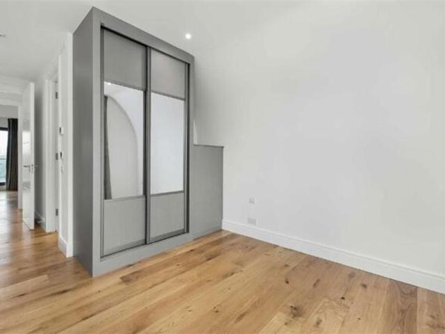 Flat for rent in Kennington, Greater London