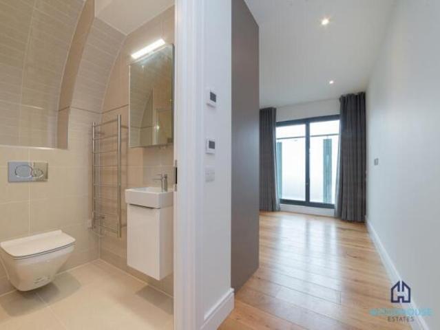 Flat for rent in Kennington, Greater London