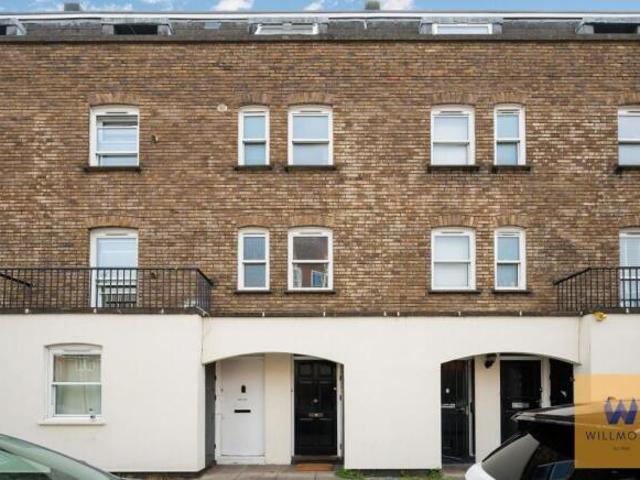 Flat for rent in Cat Hill, England