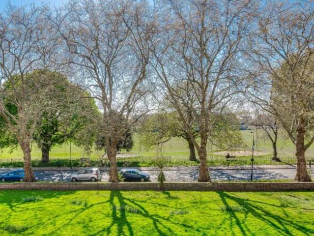 Flat for rent in Broomhouse, Scotland