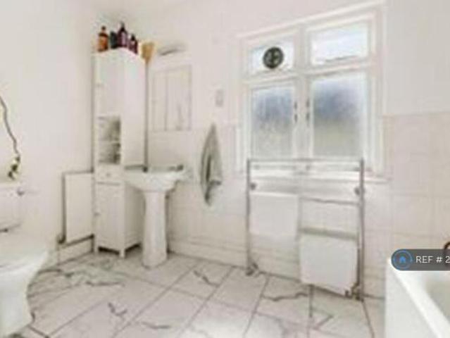 Flat for rent in Cat Hill