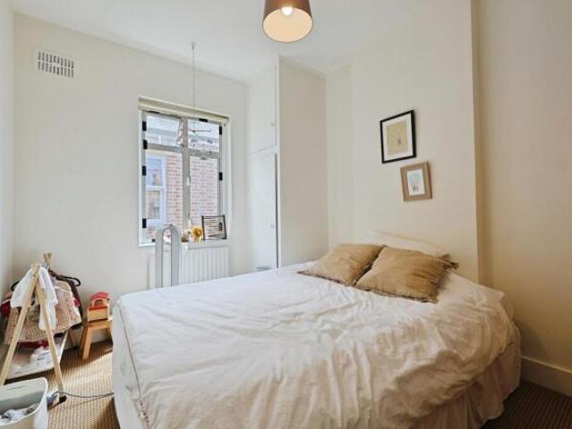 Flat for rent in Cat Hill