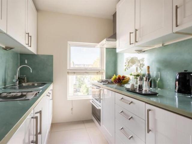 Flat for rent in Cat Hill, England