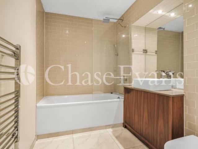 Flat for rent in Canary Wharf, Greater London