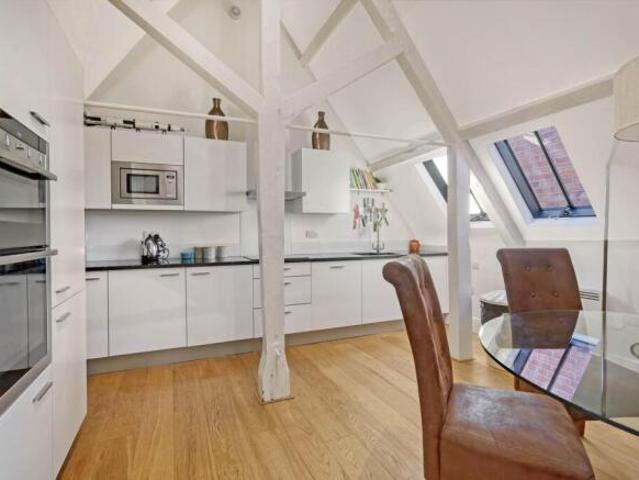 Flat for rent in Navestock Side