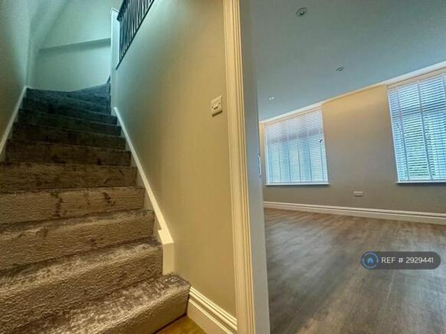 Flat for rent in Cat Hill