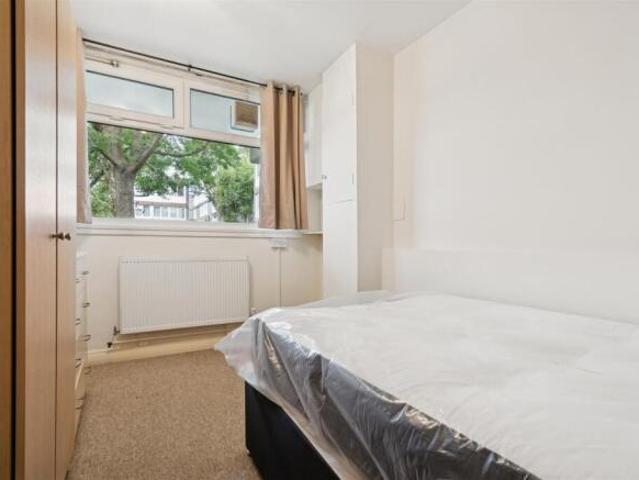 Flat for rent in Cat Hill, England
