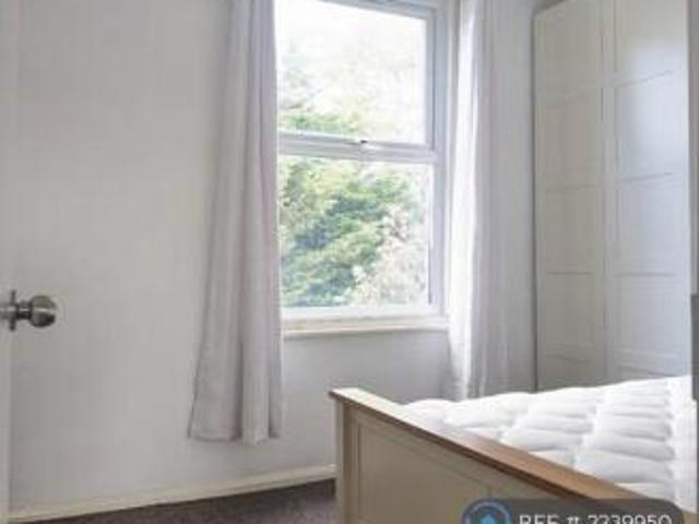 Flat for rent in Cat Hill, England