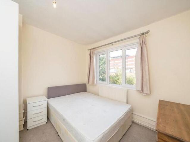 Flat for rent in Tooting Graveney, Greater London